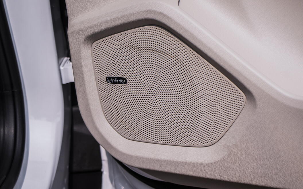 MG Hector Front Speakers