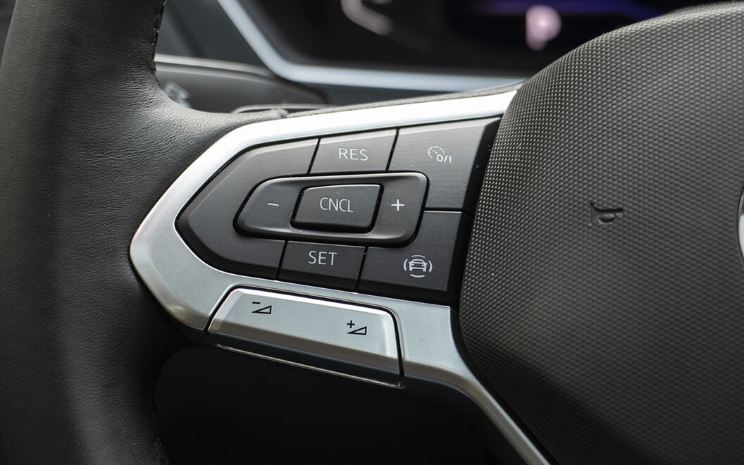 Volkswagen Tiguan Steering Mounted Controls - Left