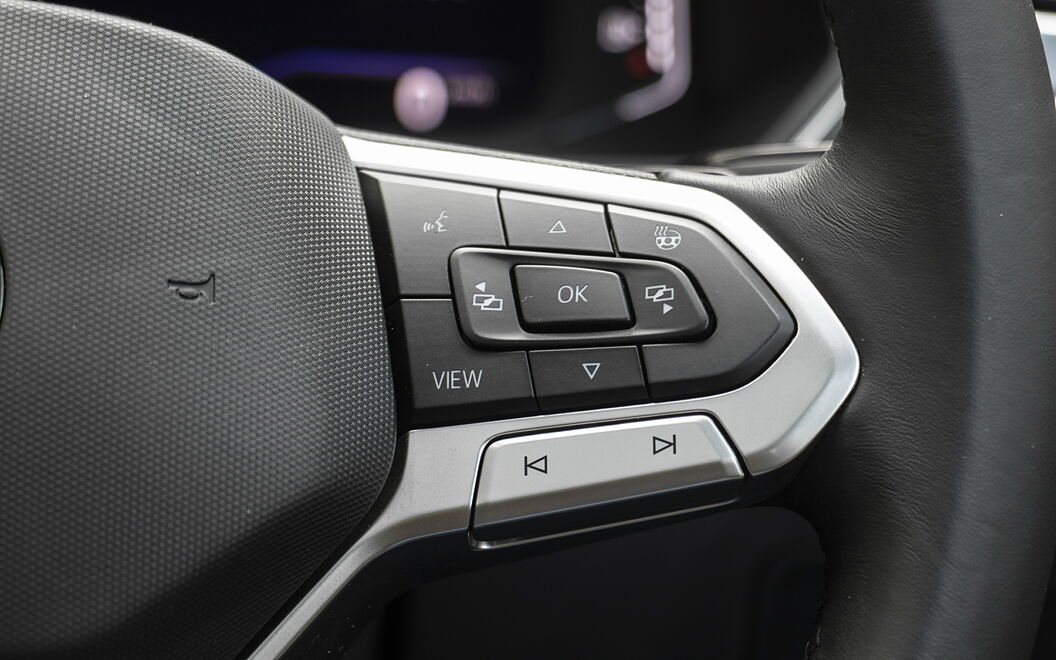 Volkswagen Tiguan Steering Mounted Controls - Right