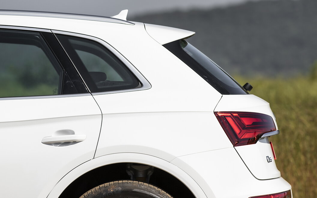 Audi Q5 Side Rear View