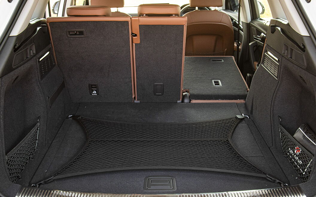 Audi Q5 Bootspace with Split Seat Folded
