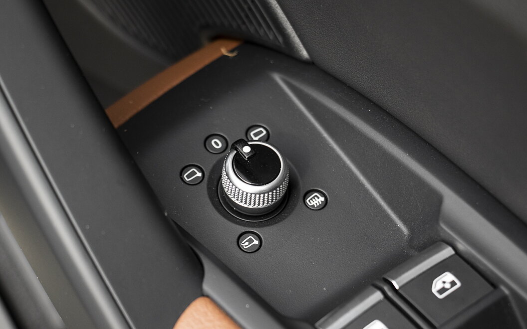 Audi Q5 ORVM Controls