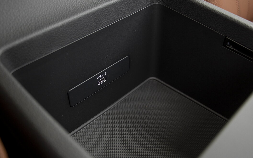 Audi Q5 USB / Charging Port