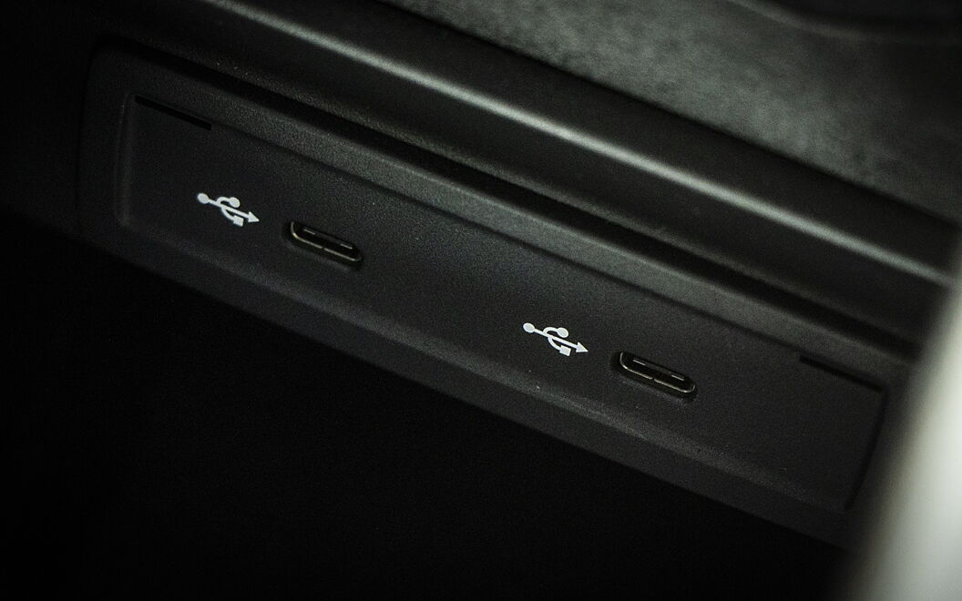 Mercedes-Benz AMG A35 USB / Charging Port