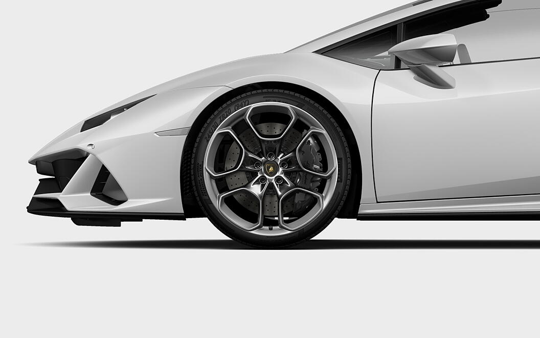 Lamborghini Huracan Evo Spyder - Tyre | Lamborghini Huracan Evo Spyder  Images