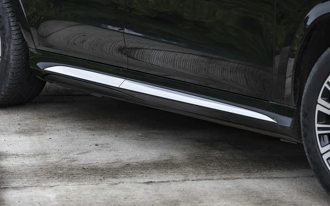 Mercedes-Benz Maybach GLS Side Bottom