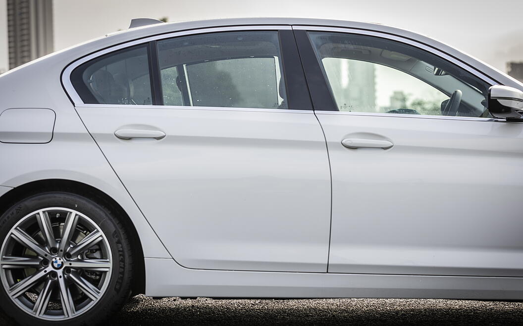 BMW 5 Series Side View