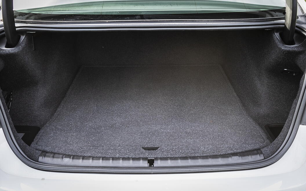 BMW 5 Series Bootspace