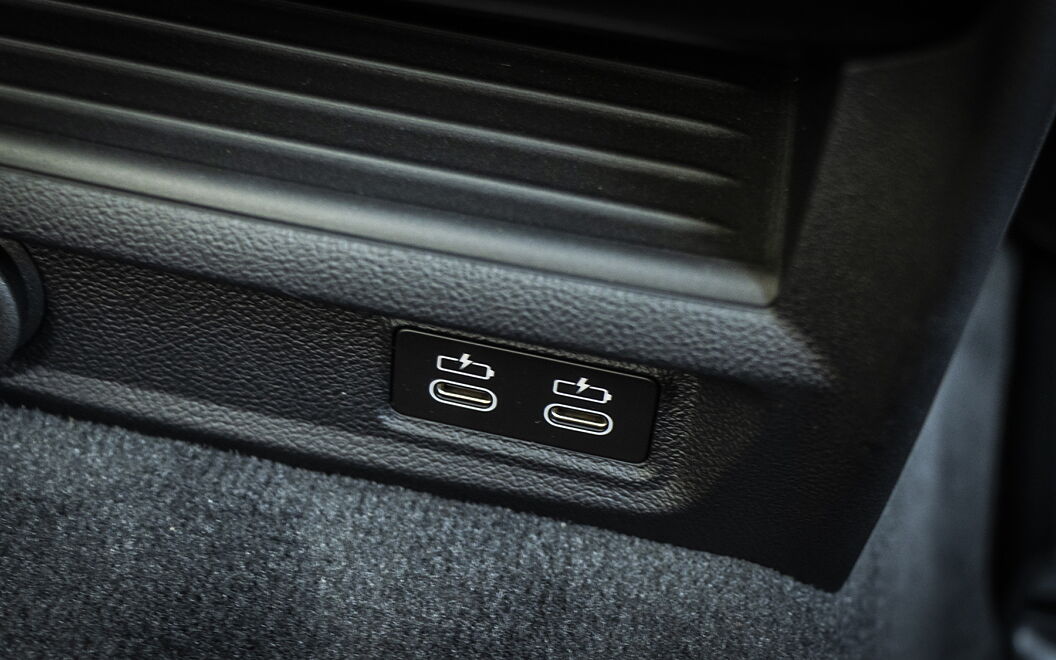 BMW 5 Series [2021-2024] USB / Charging Port