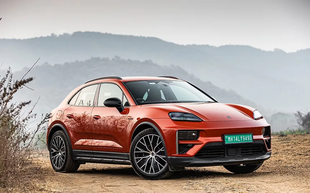 Porsche Macan Front Right View