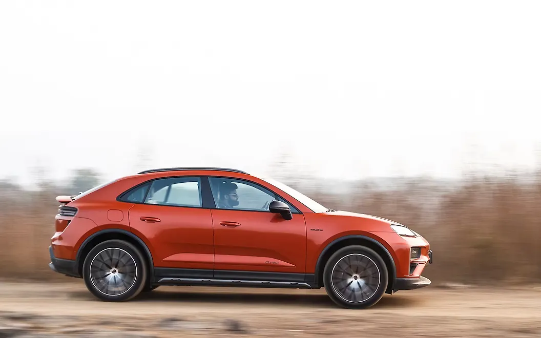 Porsche Macan Right View