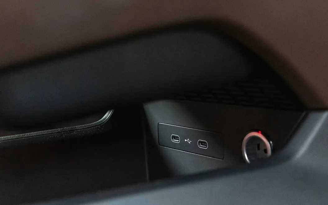 Porsche Macan USB / Charging Port