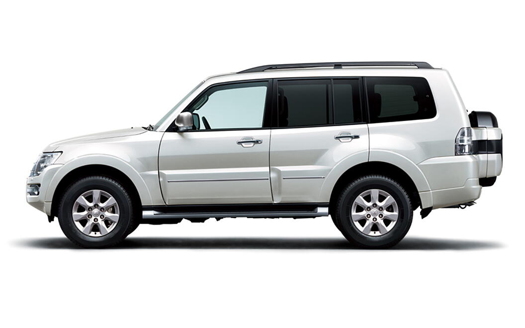 Mitsubishi Montero Cool Silver Metallic Image