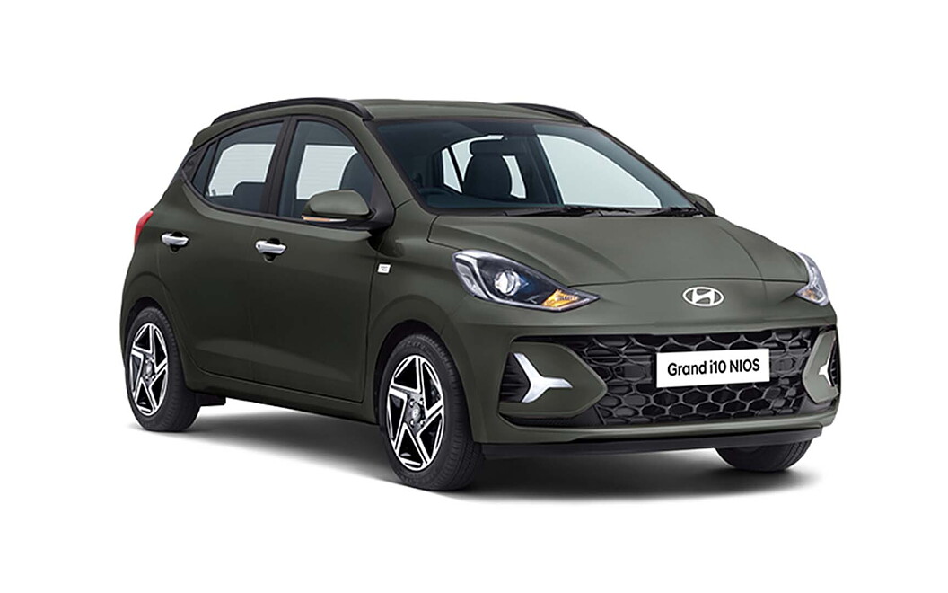 Spark Green With Abyss Black Roof Grand I10 Nios