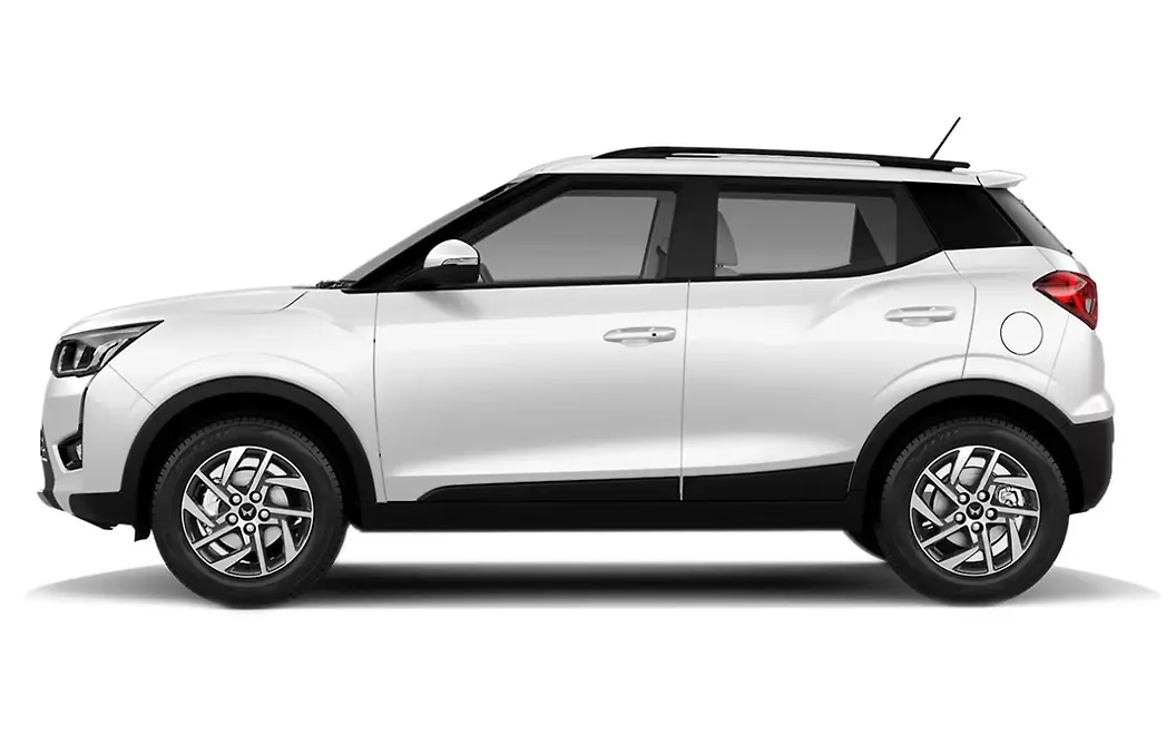 Mahindra XUV300 TurboSport Pearl White with Black Roof Image