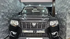 Used Mahindra Scorpio Z2 Petrol MT 7 STR in Delhi