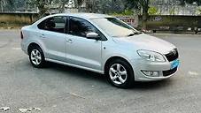 Used Skoda Rapid 1.6 MPI Ambition with Alloy Wheels in Delhi