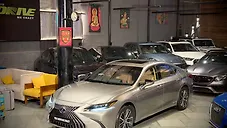 Used Lexus ES 300h Luxury in Delhi