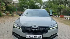 Used Skoda Superb Sportline AT in Delhi