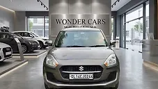 Used Maruti Suzuki Swift VXi AMT in Delhi