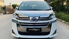 Used Toyota Vellfire Hybrid in Delhi