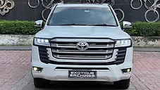 Used Toyota Land Cruiser LC 200 VX in Lucknow
