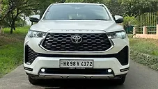 Used Toyota Innova Hycross VX (O) Hybrid (Electric + Petrol) Automatic (e-CVT) 7 STR Platinum White Pearl in Delhi