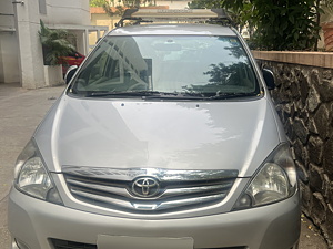 Second Hand Toyota Innova 2.5 E 8 STR in Pune