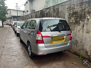 Second Hand Toyota Innova 2.5 G BS IV 8 STR in Jhansi