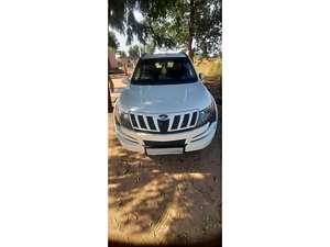 Second Hand Mahindra XUV500 W8 in Bikaner