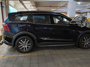 Second Hand Mahindra XUV700 AX 7 Luxury Pack Petrol AT 7 STR [2023-2024] in Mumbai