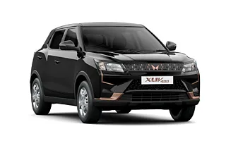 Mahindra XUV400 - Napoli Black