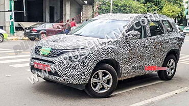 Tata Safari and Harrier spotted in camouflage