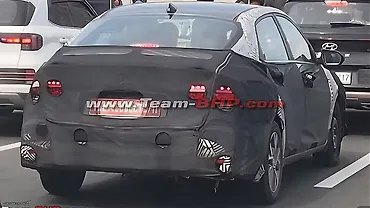 Hyundai Verna Facelift Spotted in India, Reveals Updates