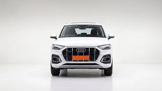 Audi Q5 closed door view