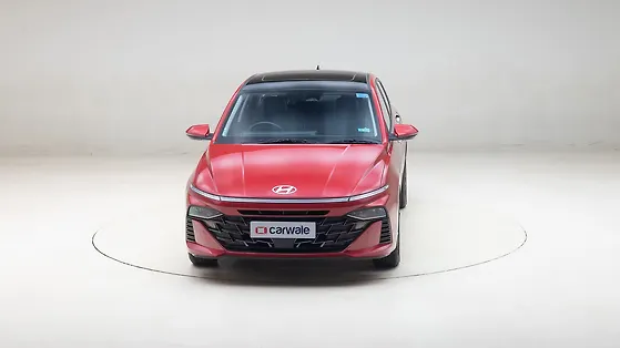 Hyundai Verna closed door view
