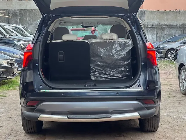 Used Mahindra Old Generation XUV700 AX7 Luxury Pack 2WD Diesel 2.2L Turbo Manual 7 STR in Kolkata