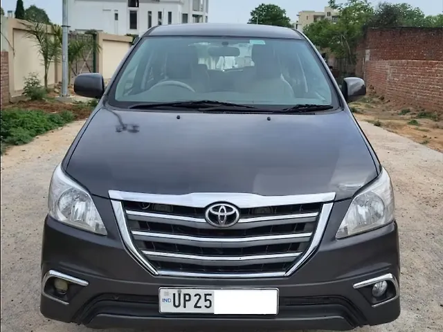 Used 2015 Toyota Innova in Agra