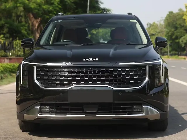 Used 2025 Kia Carnival in Delhi