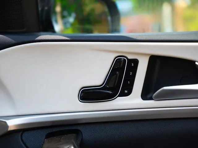 Used Mahindra Old Generation XUV700 AX7 2WD Petrol 2.0L Turbo Manual 7 STR in Kolkata