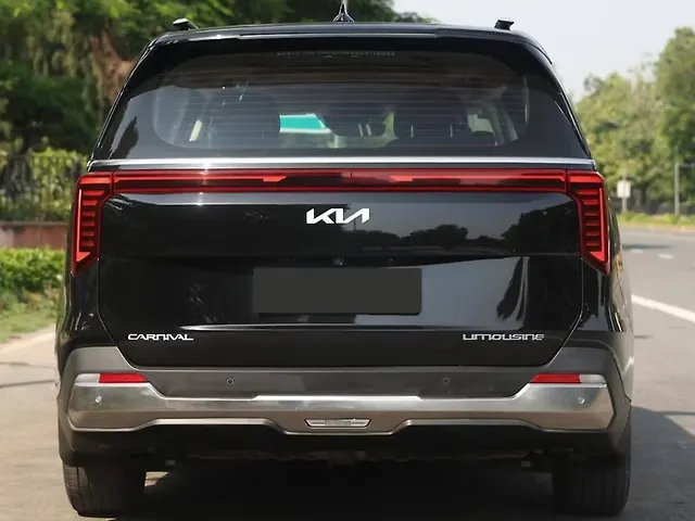 Used Kia Carnival Limousine Plus Diesel Turbo Automatic in Delhi Used Kia Carnival Limousine Plus Diesel Turbo Automatic in Delhi
