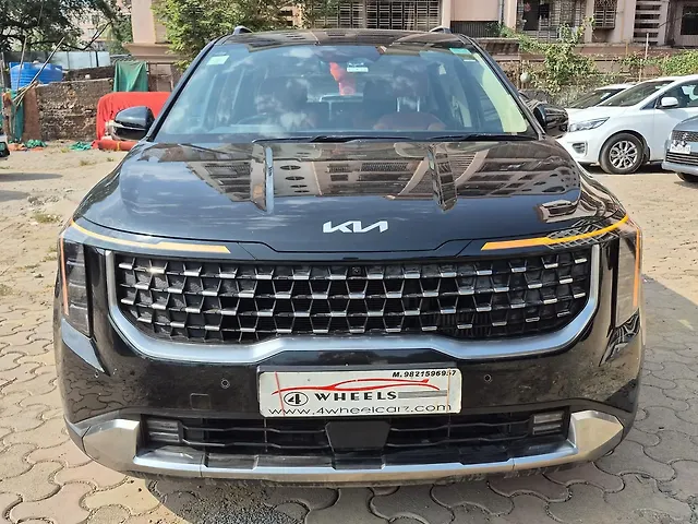 Used 2025 Kia Carnival in Mumbai