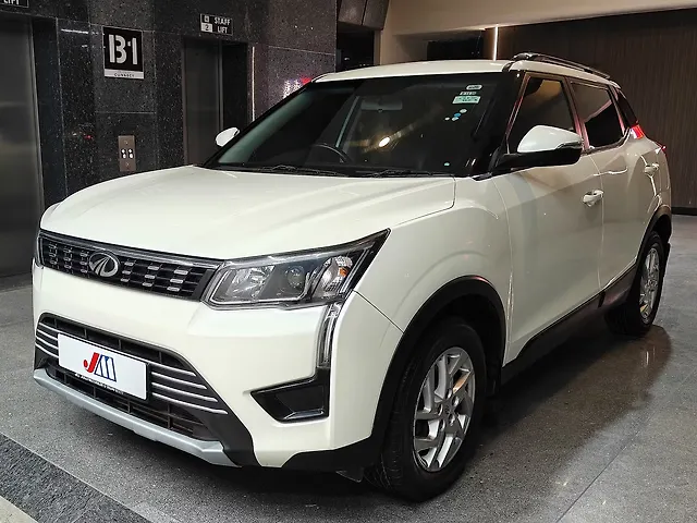 Used Mahindra XUV300 [2019-2024] W8 (O) 1.5 Diesel [2020] in Ahmedabad