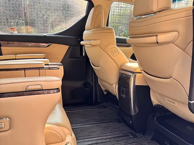 Used Toyota Vellfire VIP – Executive Lounge Hybrid (Electric + Petrol) Automatic in Mumbai