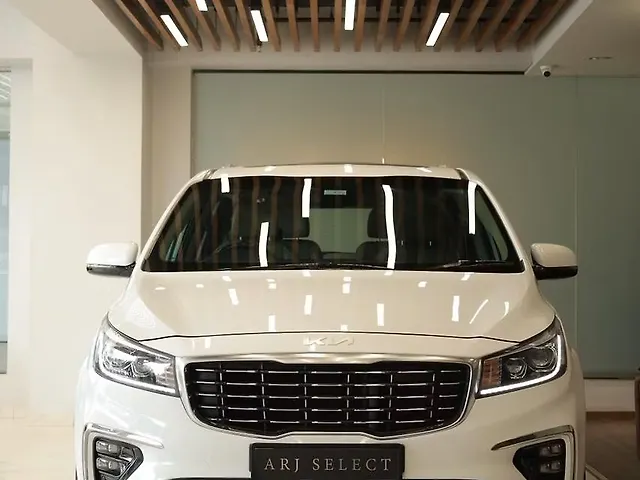 Used 2023 Kia Carnival in Indore