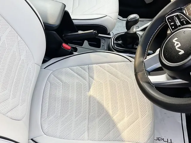 Used Kia Carens [2022-2023] Prestige Plus 1.4 Petrol MT 7 STR in Mumbai