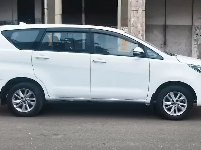Used Toyota Innova Crysta [2016-2020] 2.4 G 7 STR [2016-2017] in Kanpur