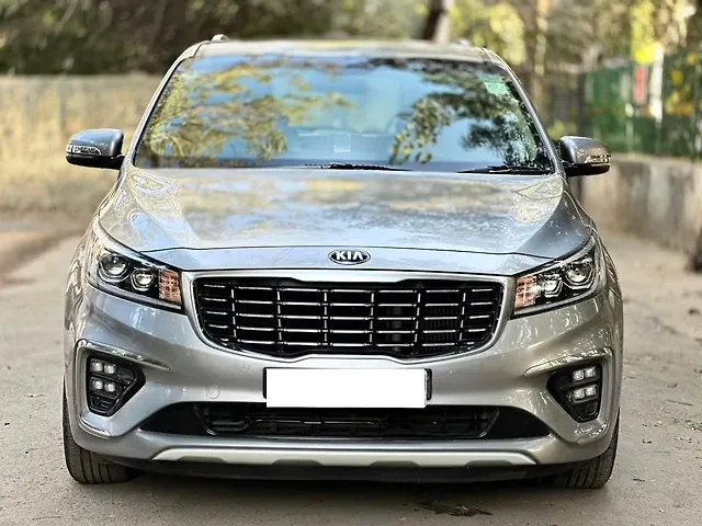 Used 2020 Kia Carnival in Delhi