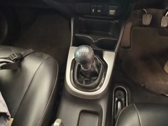 Used Honda Jazz [2015-2018] V Petrol in Pune
