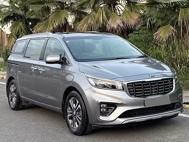 Used 2020 Kia Carnival in Delhi